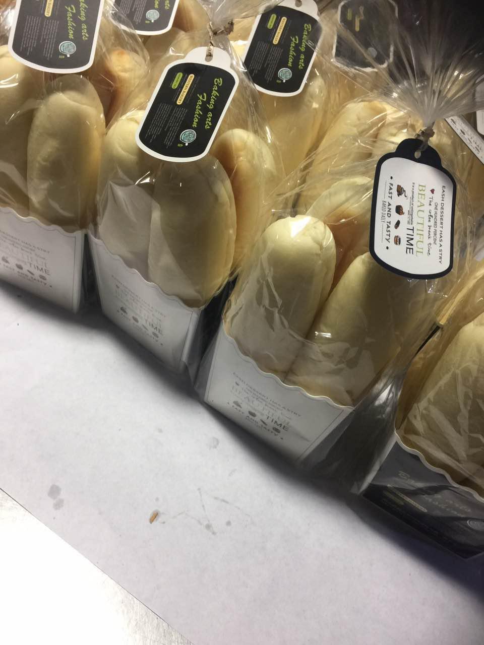 魂?duì)繅?mèng)縈的白面包，終于出現(xiàn)了。白面包，愛(ài)的就是你，我選擇，我喜歡